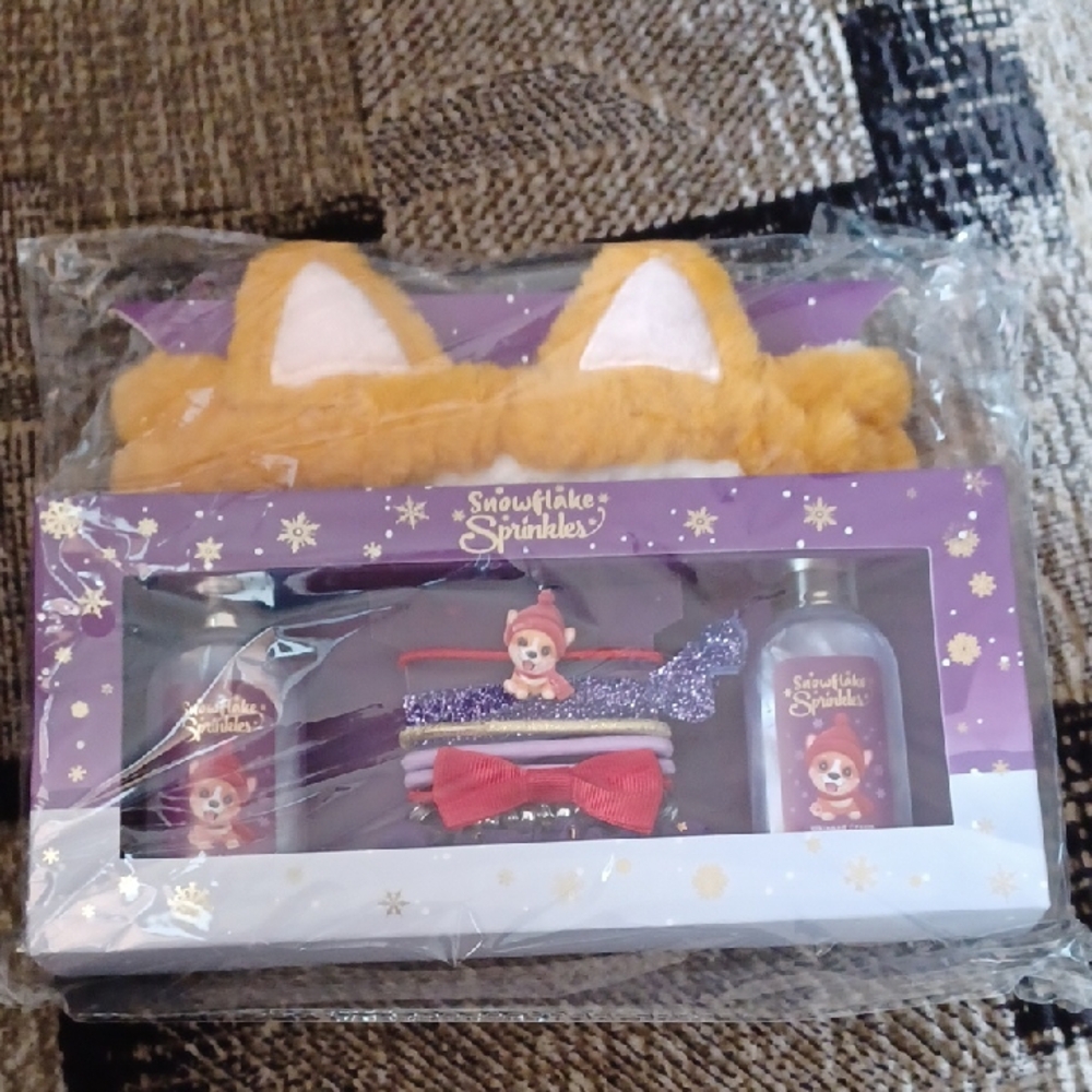 4/$40 New Snowflake Sprinkles Gift Set with Headband and Accessories